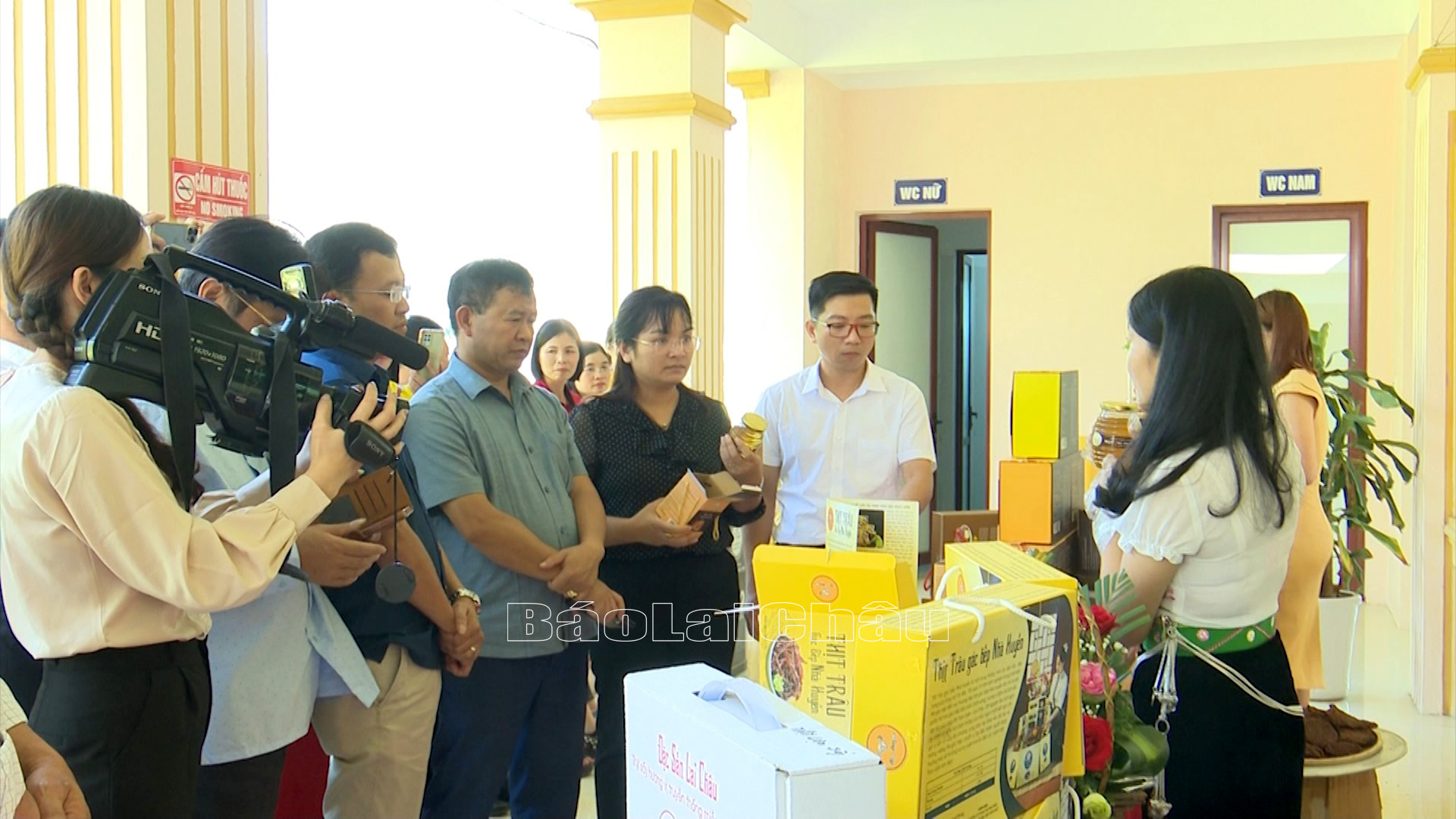 Sản phẩm mật ong Thanh Xuân của Hợp tác xã Nông Nghiệp Mường Mít, huyện Than Uyên được đánh giá đủ điều kiện tham gia đánh giá, phân hạng sản phẩm OCOP đợt 2 của tỉnh năm 2022.